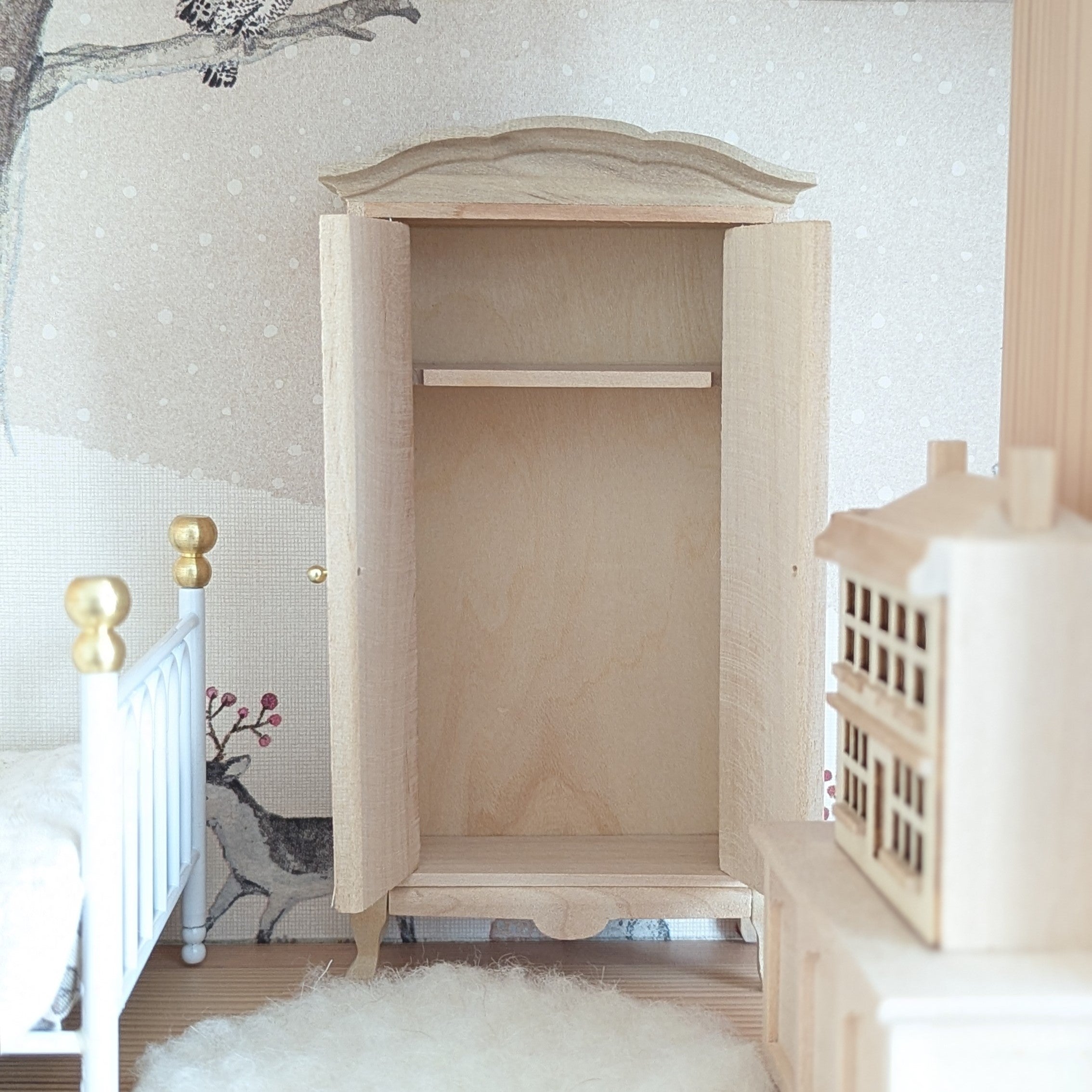 Kast op pootjes naturel