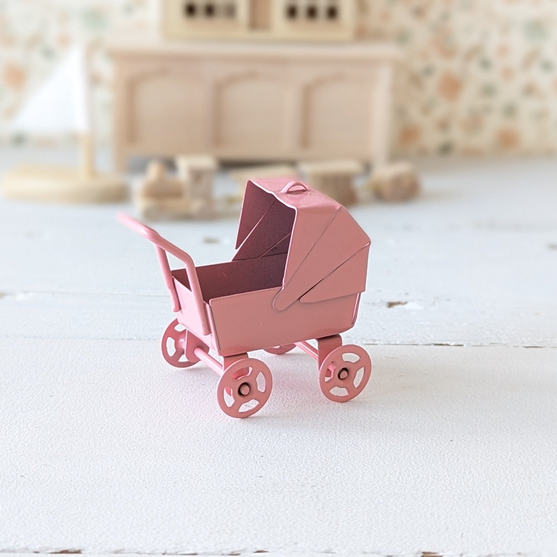 Miniatuur poppenwagen