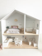 Modern compleet ingericht poppenhuis