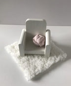 Schapenvacht en vloerkleed voor het poppenhuis wit