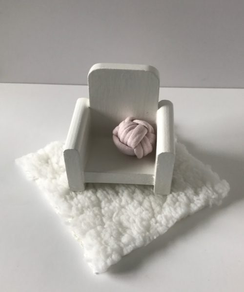 Schapenvacht en vloerkleed voor het poppenhuis wit