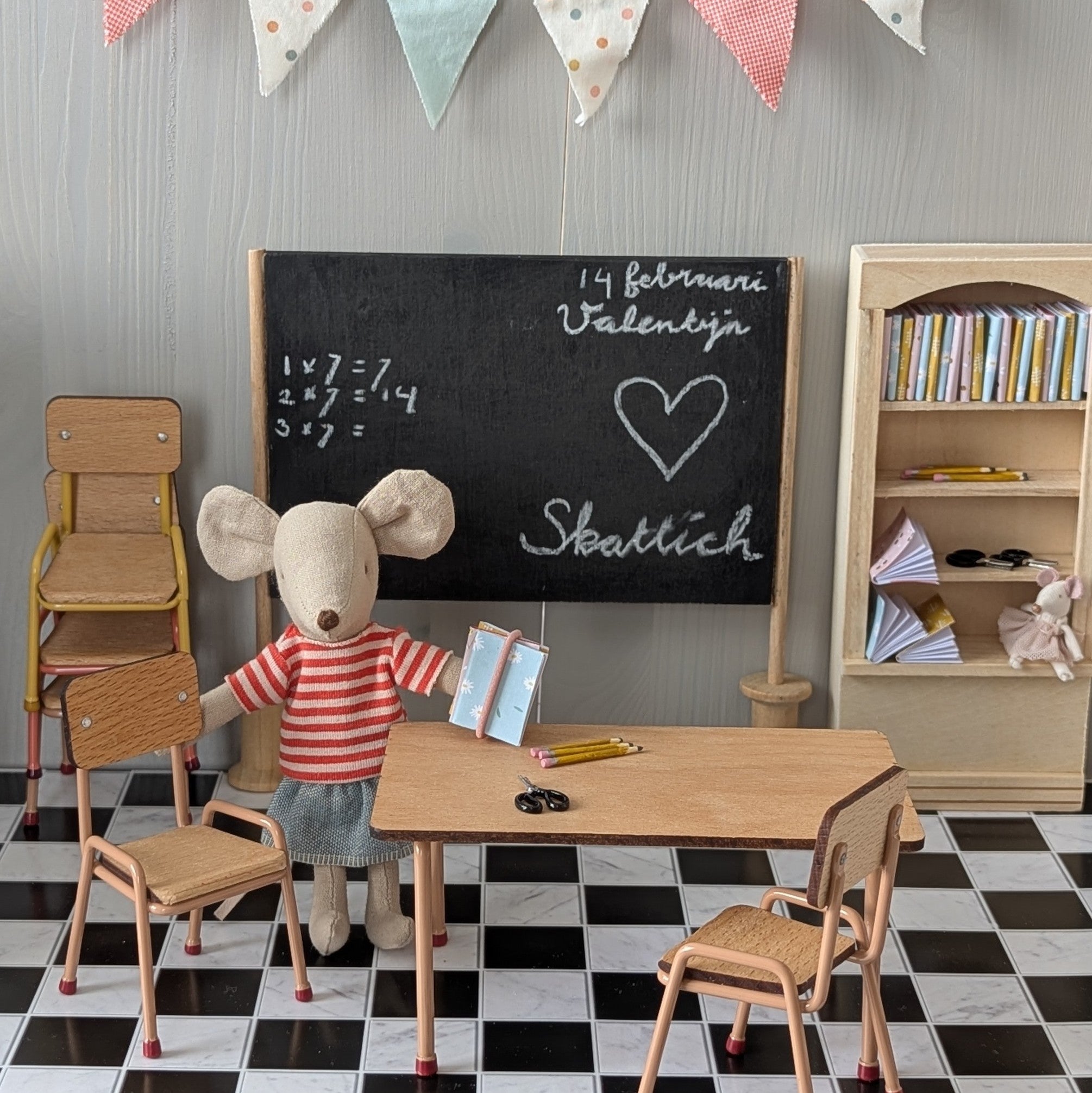 Miniatuur boekenkast naturel