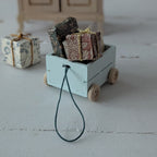 Miniatuur speelgoedkist op wielen (pre-order)