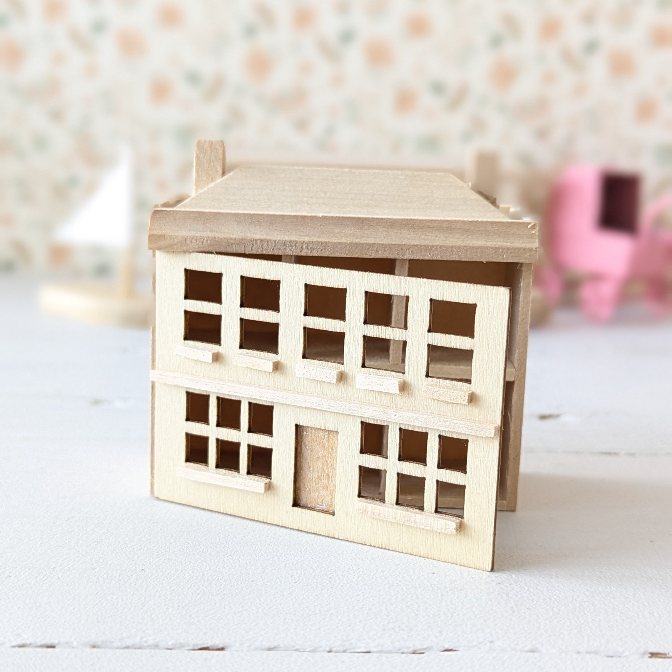 Miniatuur poppenhuis voor het poppenhuis hout