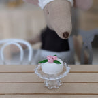 Witte taart op taartschaal