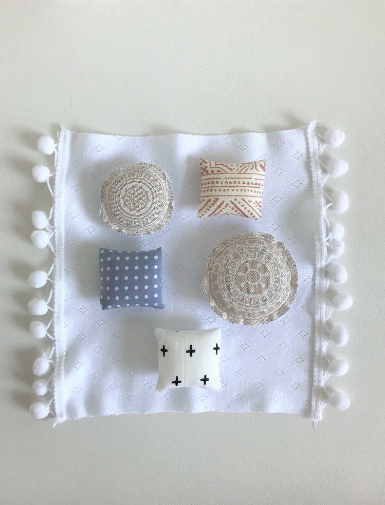 Dekbed wit met zwarte plusjes