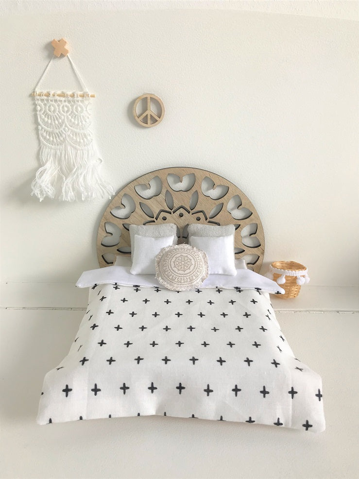 Dekbed wit met zwarte plusjes