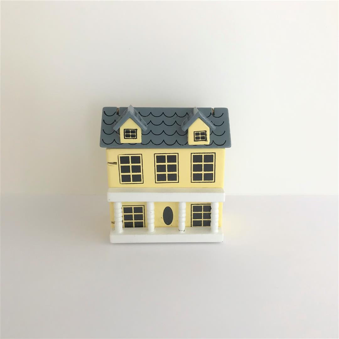 Poppenhuis voor het poppenhuis geel