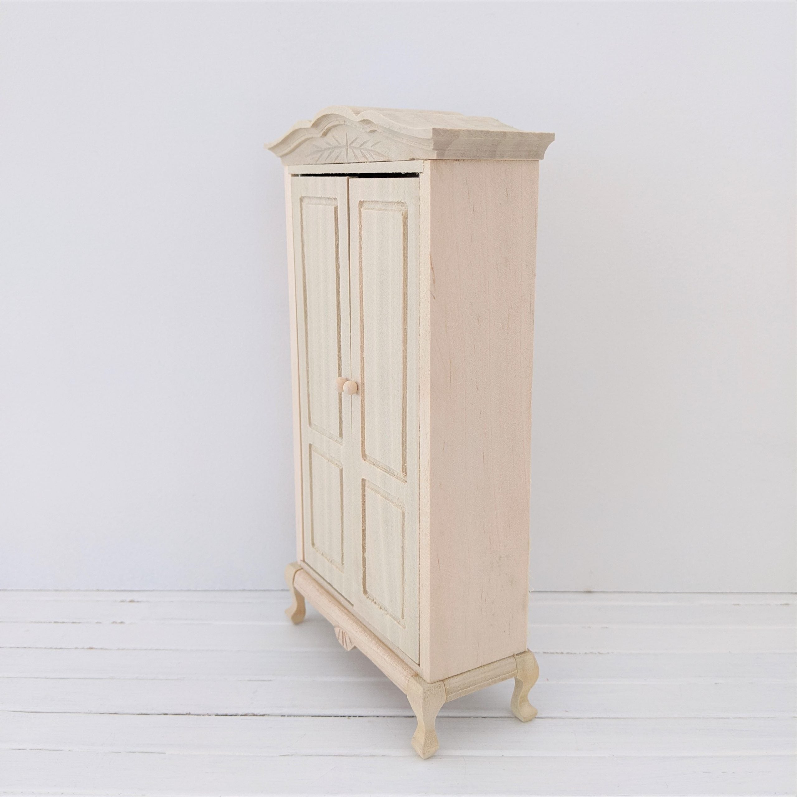 Kast op pootjes naturel *met schoonheidsfoutje