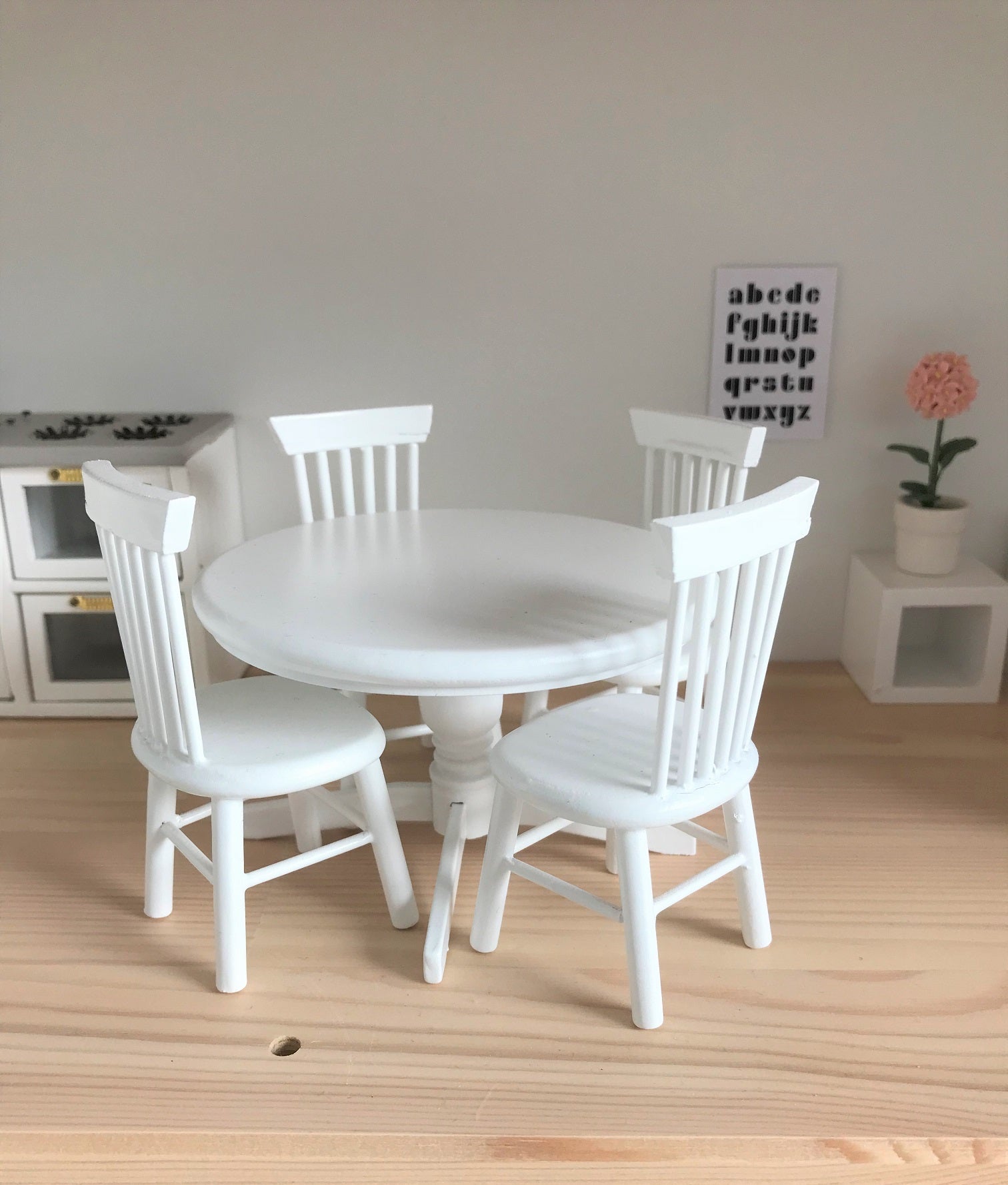 Modern compleet ingericht poppenhuis