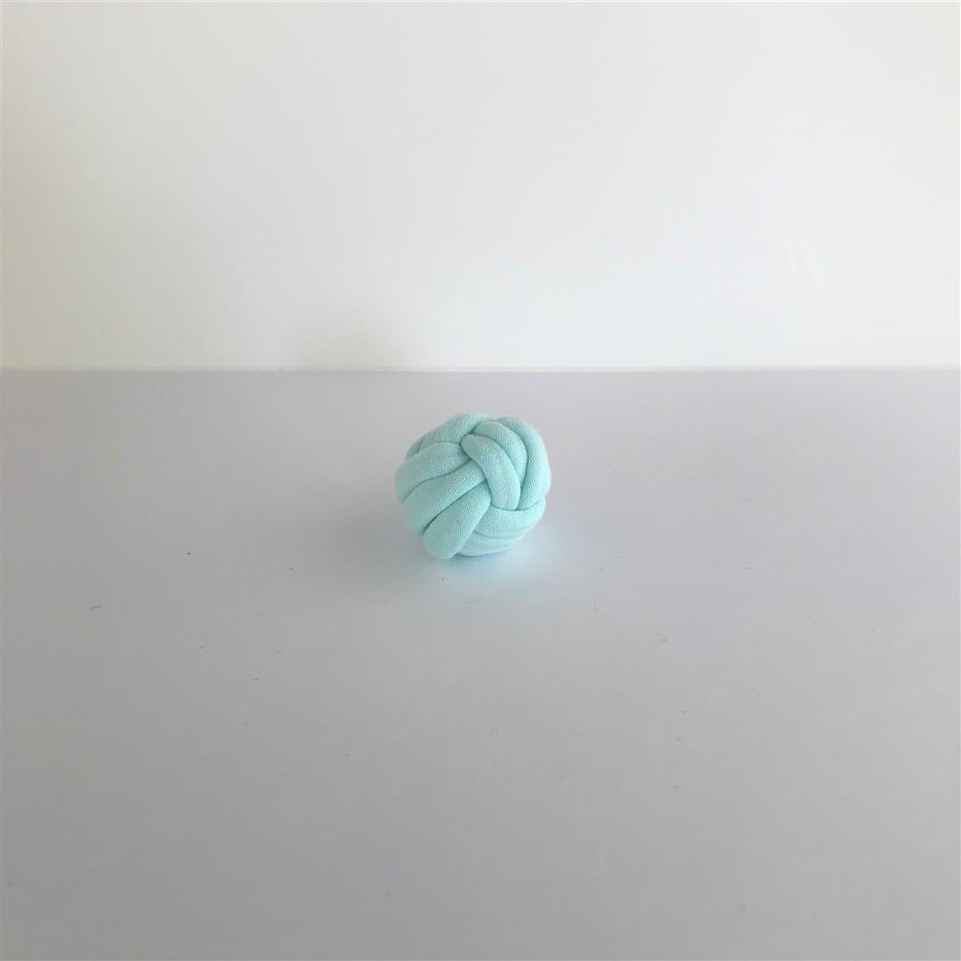 -Knoopkussen voor het poppenhuis handgemaakt