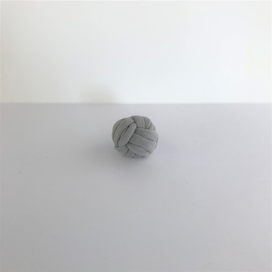 -Knoopkussen voor het poppenhuis handgemaakt