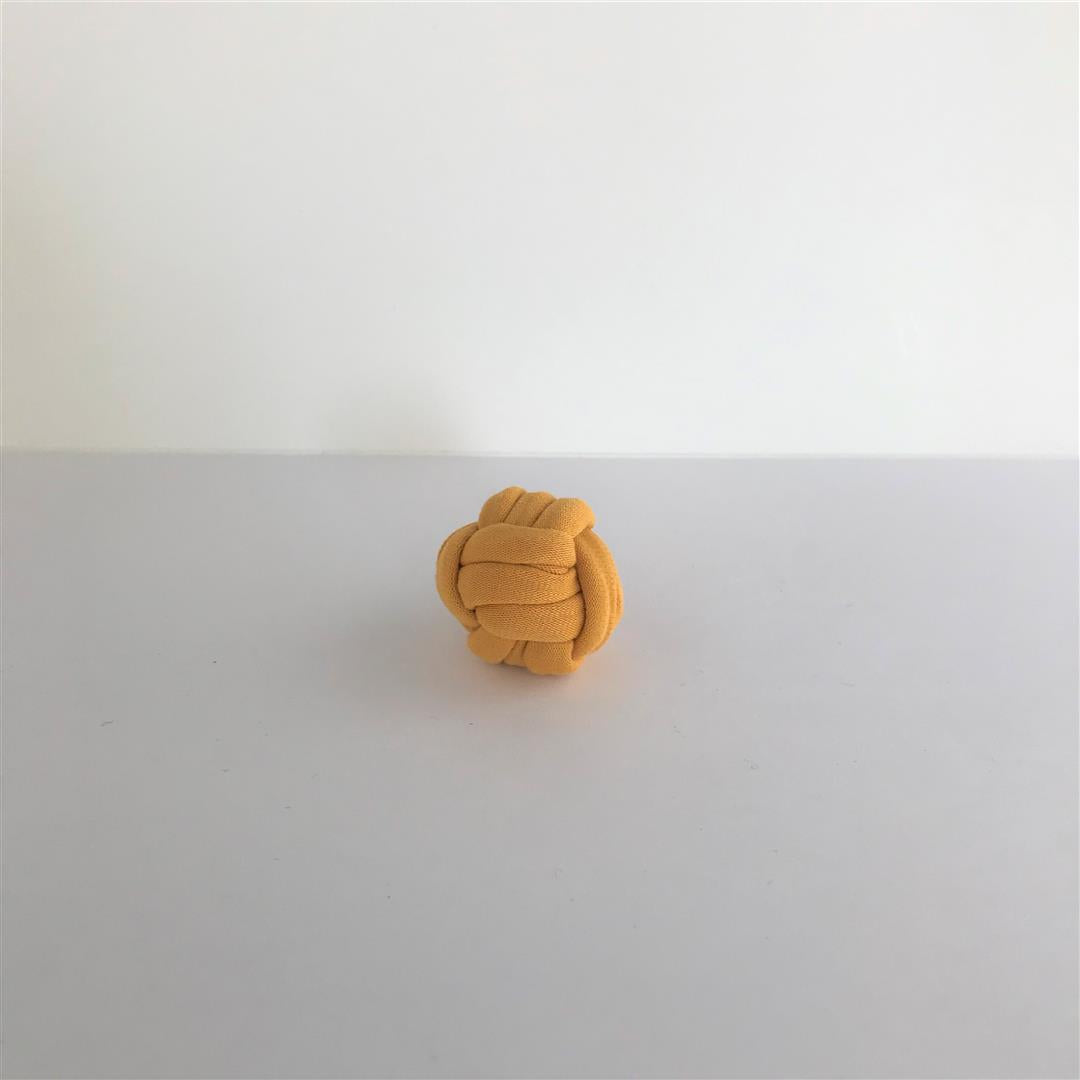 -Knoopkussen voor het poppenhuis handgemaakt