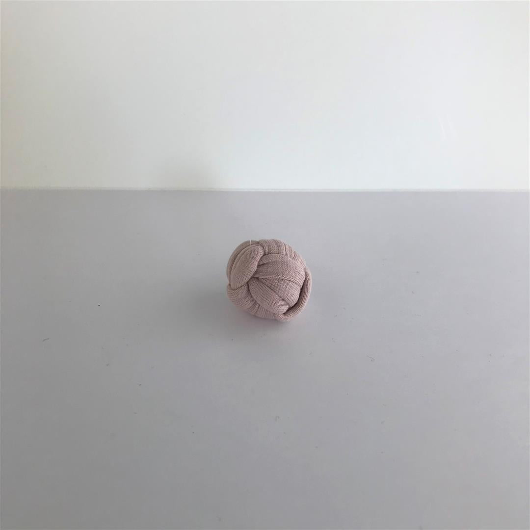 -Knoopkussen voor het poppenhuis handgemaakt