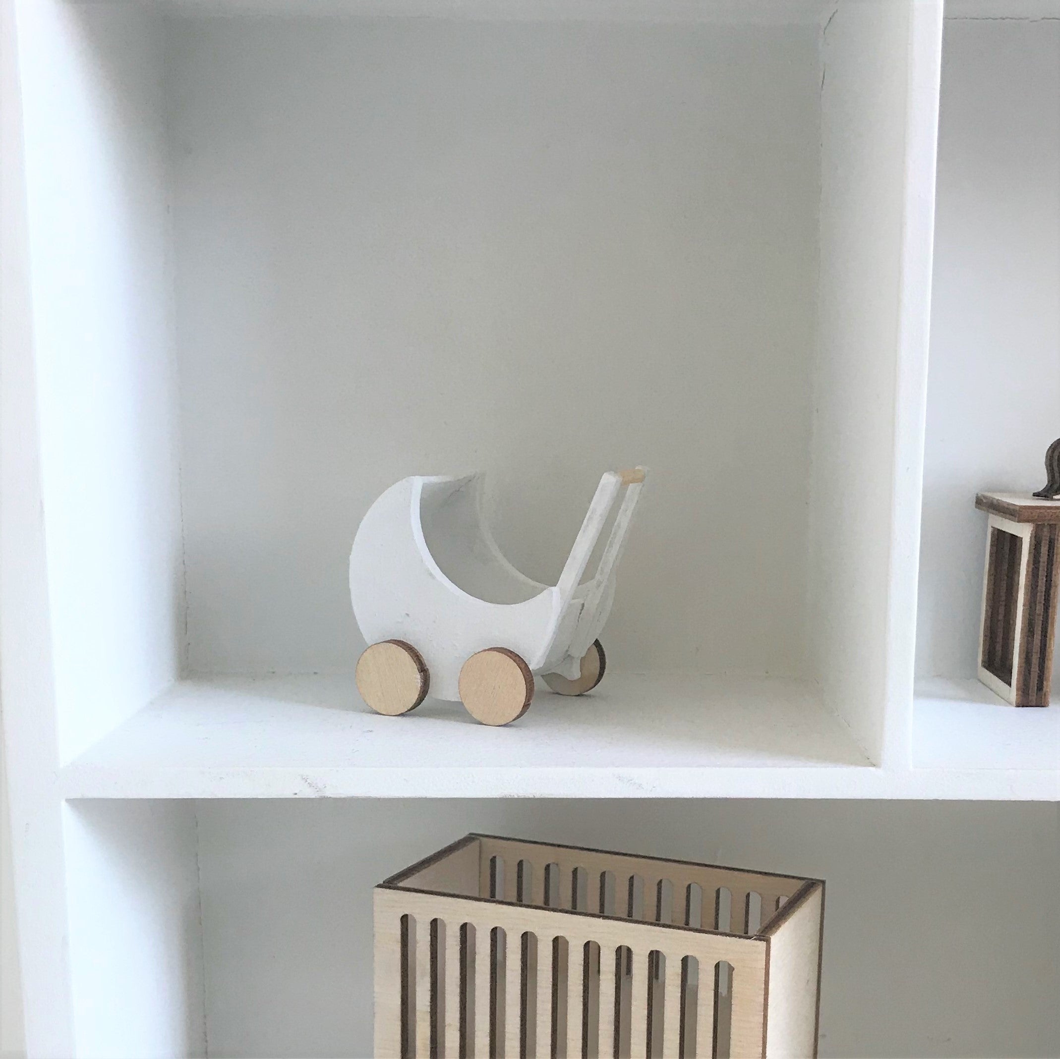 Modern poppenwagentje