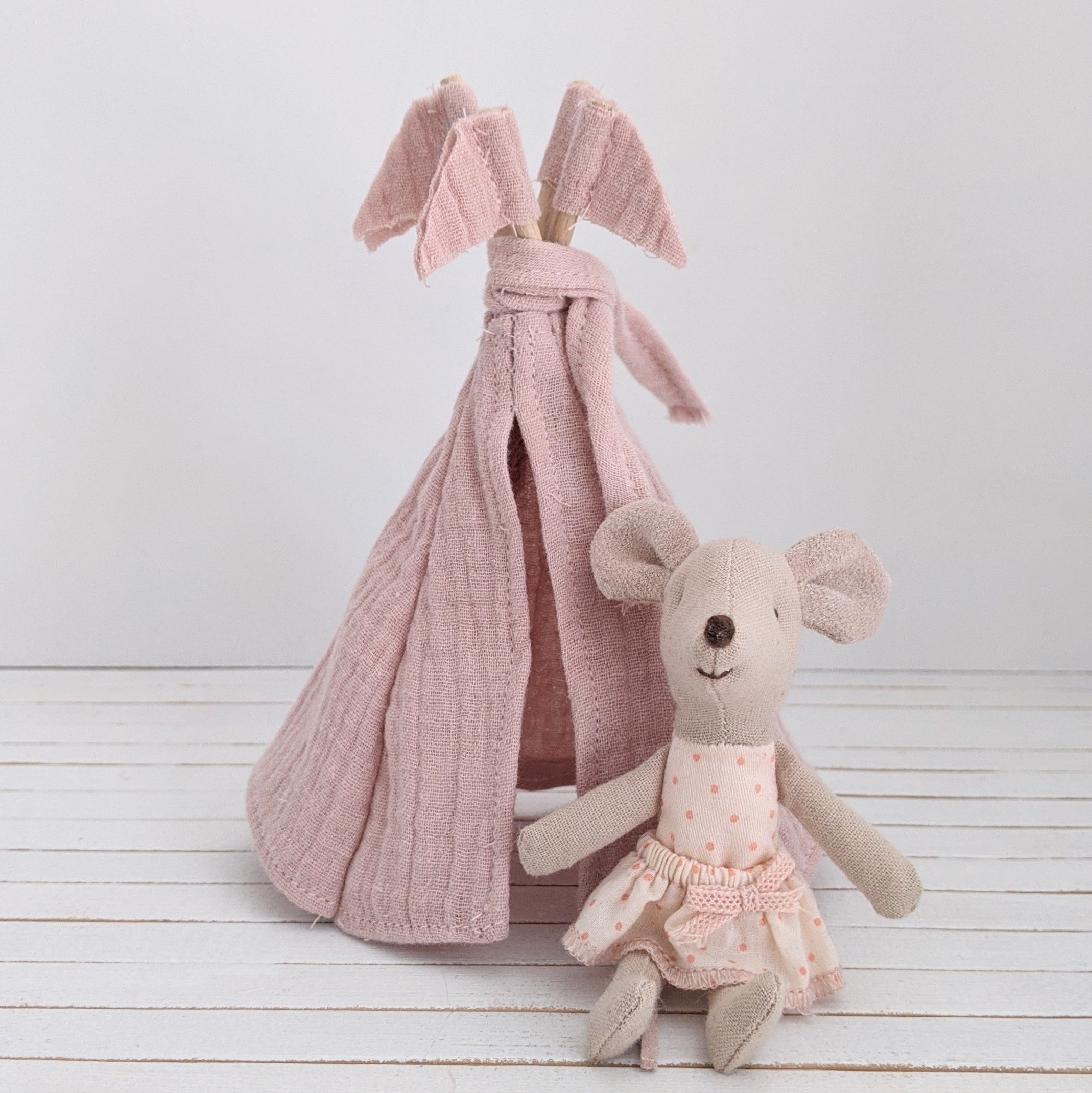 Tipi oudroze met vlaggetjes