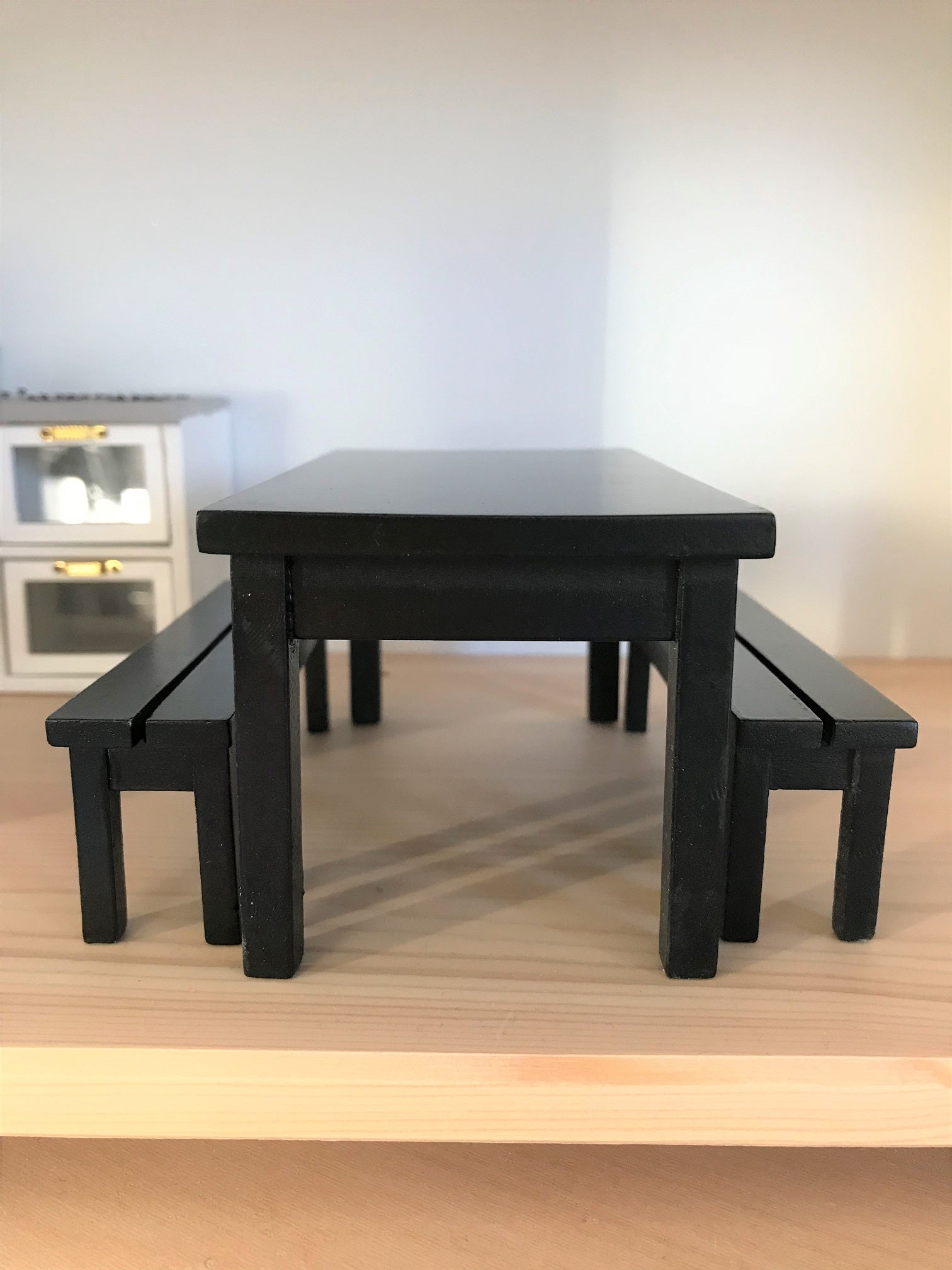 -Zwarte tafel met bankjes