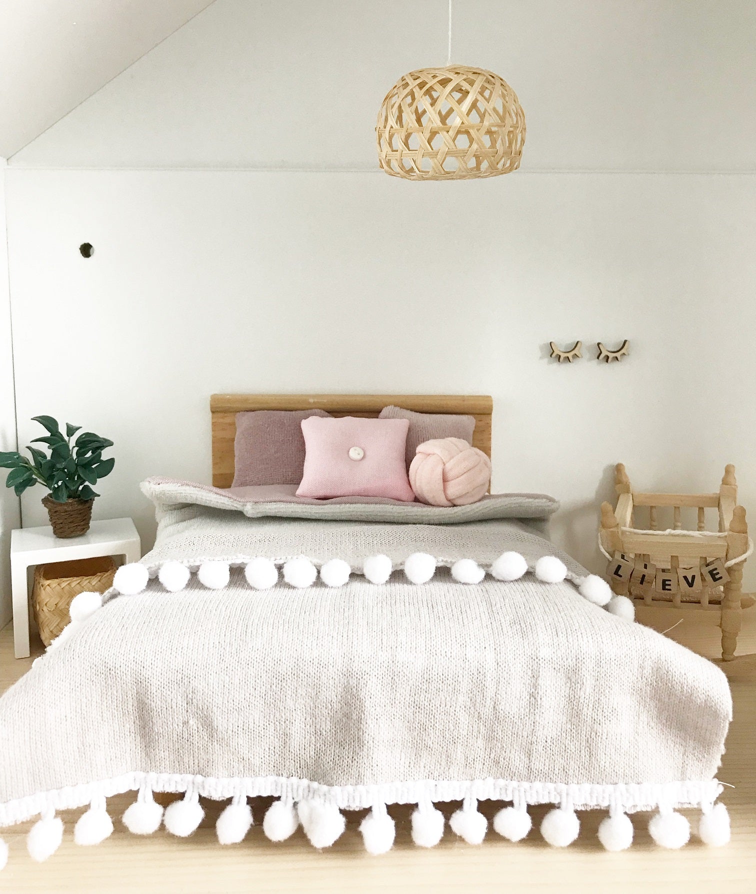 Modern compleet ingericht poppenhuis