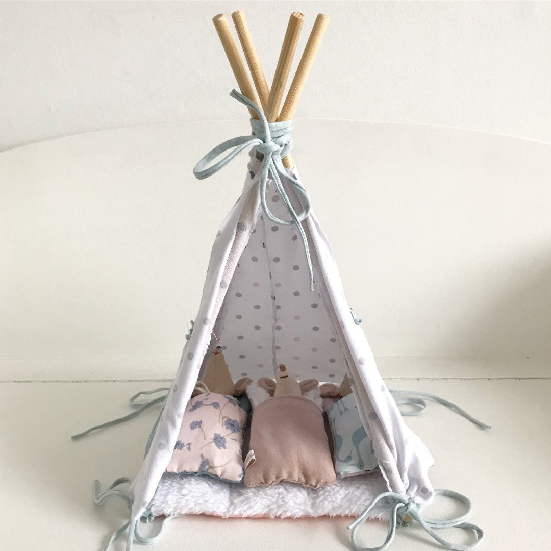 Slaapzakje lichtblauw/grijs met witte schapenvacht (nep) handgemaakt