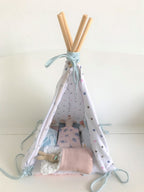 Slaapzakje lichtblauw/grijs met witte schapenvacht (nep) handgemaakt