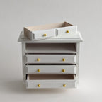 Miniatuur witte ladekast