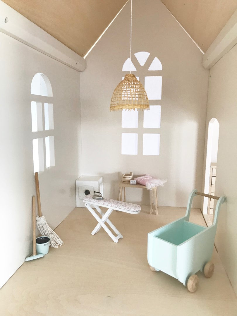 strijkplank met strijkijzer