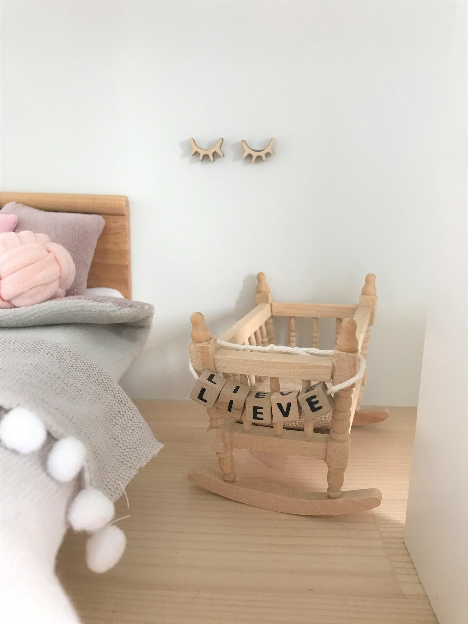 -Modern compleet ingericht poppenhuis voor Angela