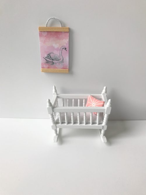 -Wit wiegje met wit handgemaakt matrasje