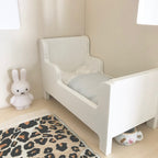 Slaapzakje lichtblauw/grijs met witte schapenvacht (nep) handgemaakt