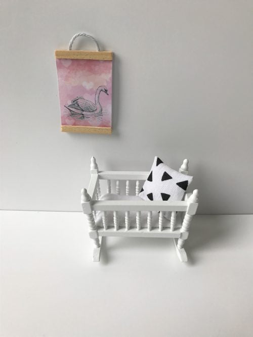 -Wit wiegje met wit handgemaakt matrasje