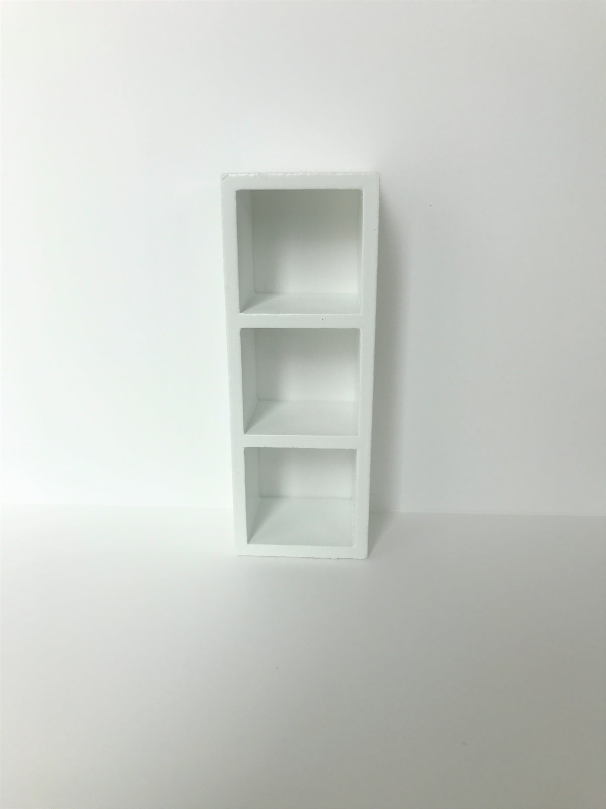 wit vakkenkastje voor het poppenhuis langwerpig (afgekeurd)