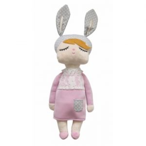 Kanindocka pop met konijnenoren, roze jurk grijze oren
